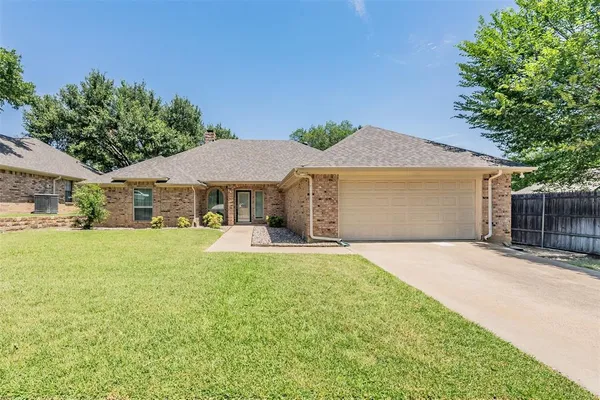 $2,700 | 1633 Saxon Drive, Bedford, TX 76021