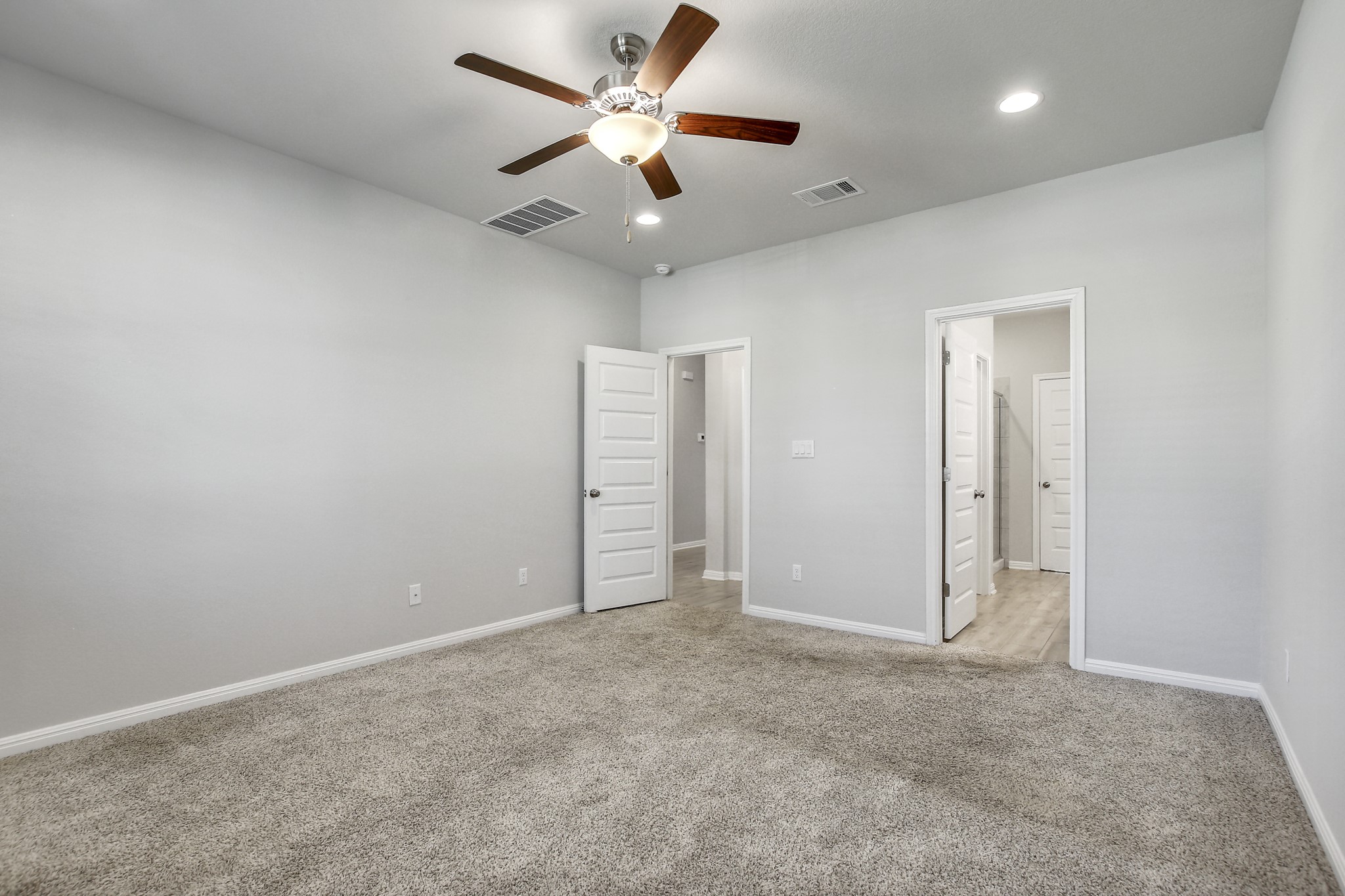 1220 Oak Chase Way Leander, TX 78641 - Photo 5 of 14 an empty room with closet and a ceiling fan
