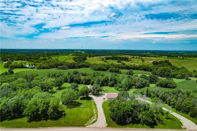 $639,900 | 331 Northeast Hebron Road, Maysville, MO 64469