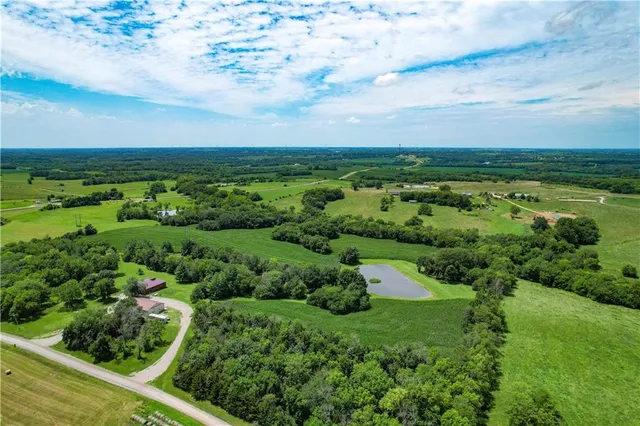 $639,900 | 331 Northeast Hebron Road, Maysville, MO 64469