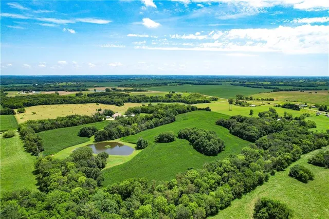 $639,900 | 331 Northeast Hebron Road, Maysville, MO 64469