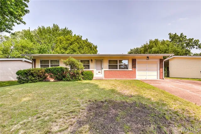 $199,000 | 1420 Nashua Drive, Florissant, MO 63033