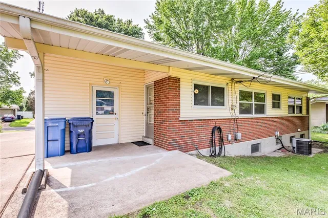 $199,000 | 1420 Nashua Drive, Florissant, MO 63033