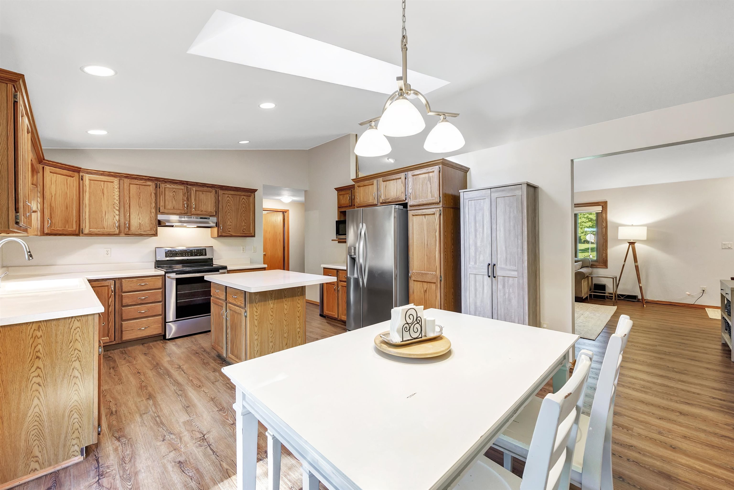 2035 South Point Road Green Bay, WI 54313 - Photo 7 of 36