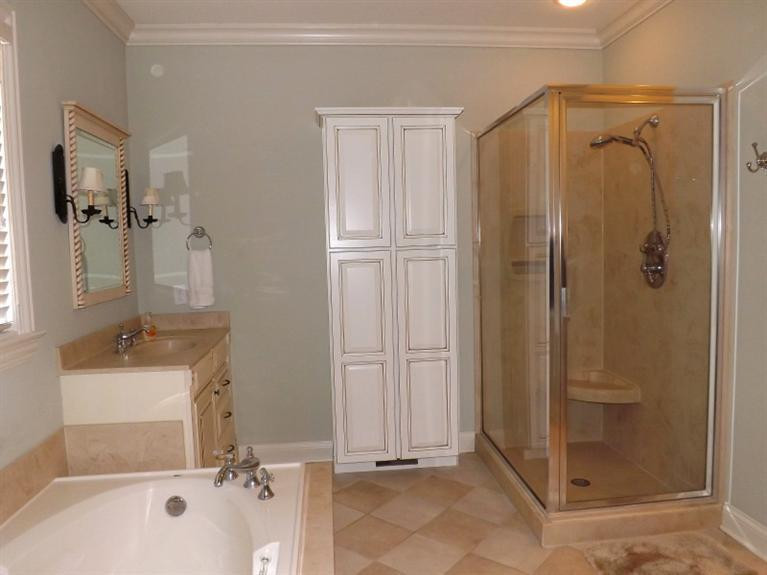 2165 Rollingdale Road Lexington, KY 40513 - Photo 29 of 59 SHOWER WITH SEAT