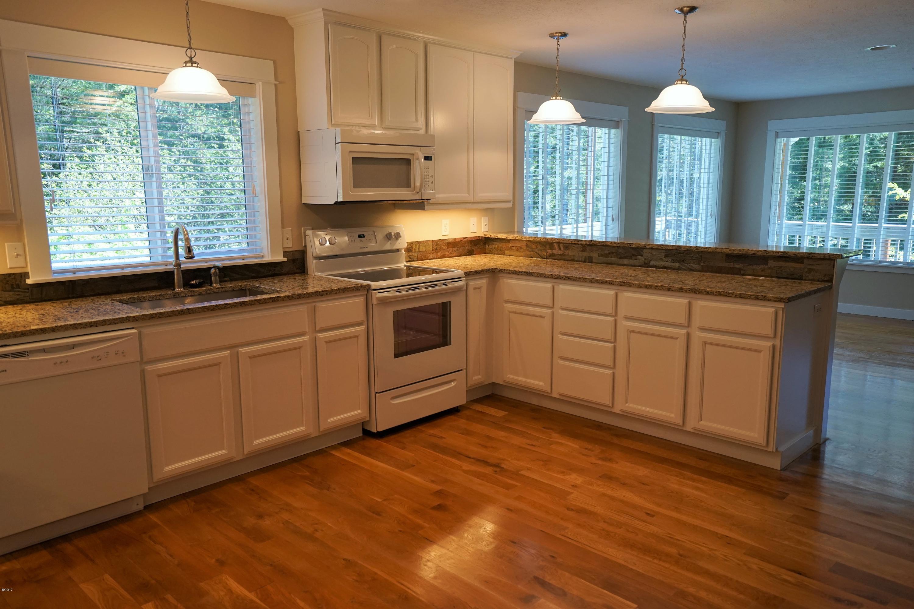 372 Fruitvale Road Newport, OR 97365 - Photo 8 of 31 Kitchen