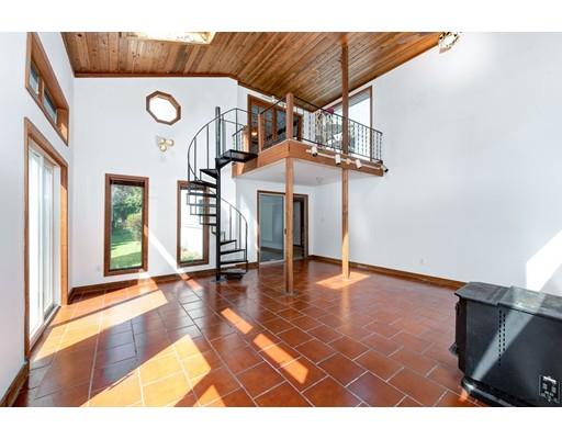 67 Ferry Road Salisbury, MA 01952 - Photo 3 of 25 a view of a interior of the house