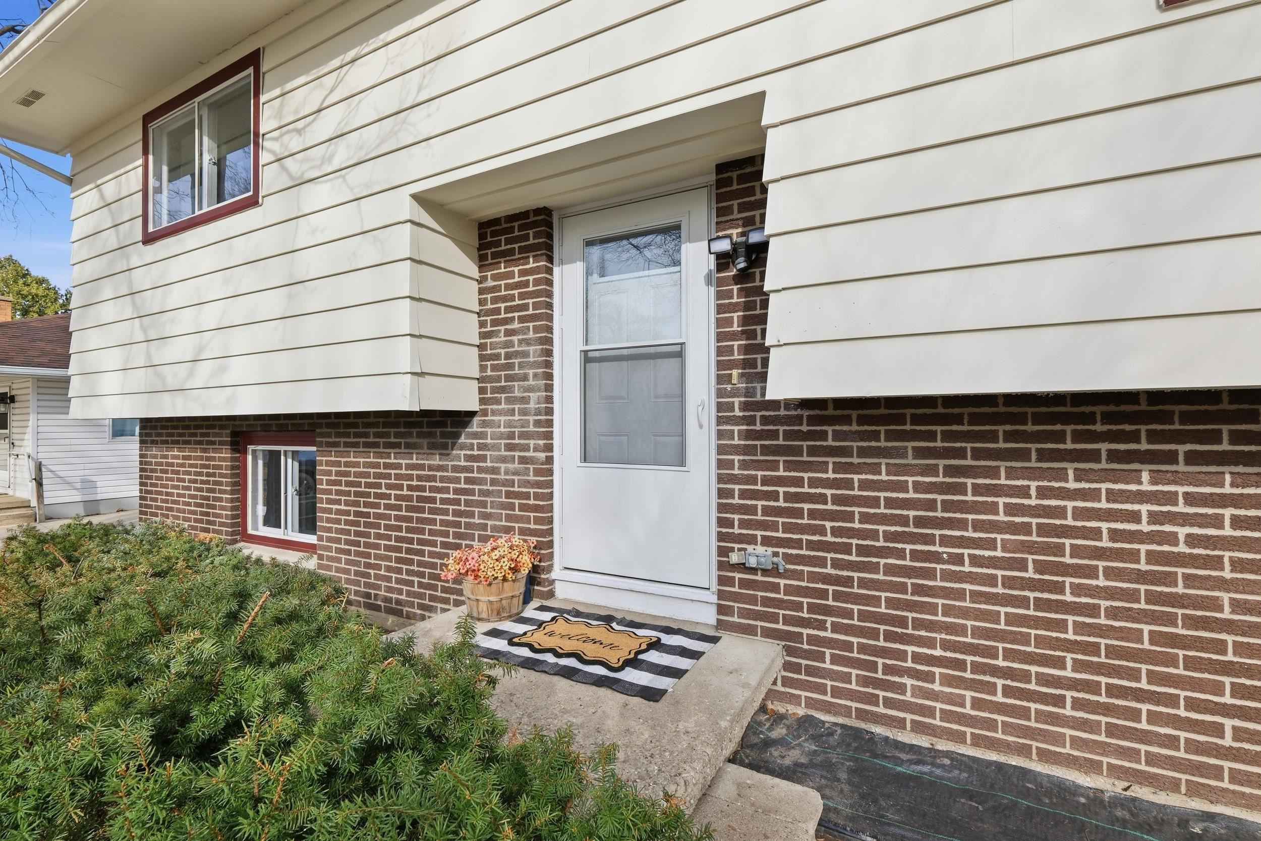 809 Bewick Drive Madison, WI 53714 - Photo 5 of 45