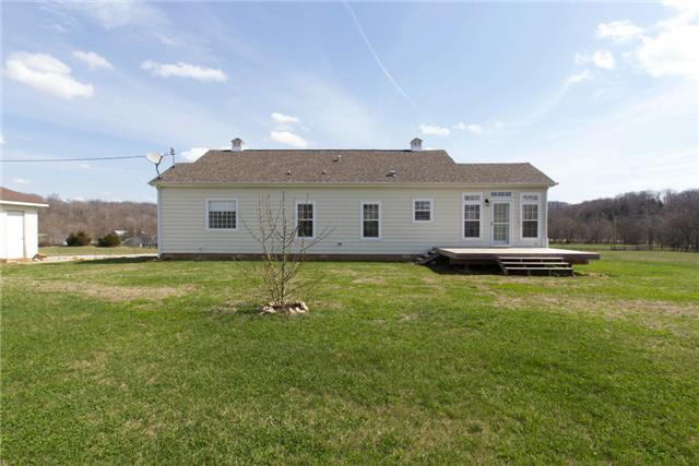 120 Piney Road Dickson, TN 37055 - Photo 19 of 20 Rear deck offers private outdoor entertaining space and lots of green space!