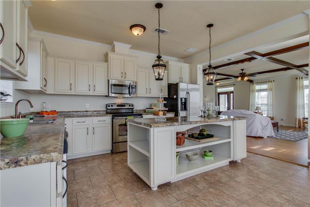120 Piney Road Dickson, TN 37055 - Photo 7 of 20 Huge kitchen with every bell and whistle you can imagine.