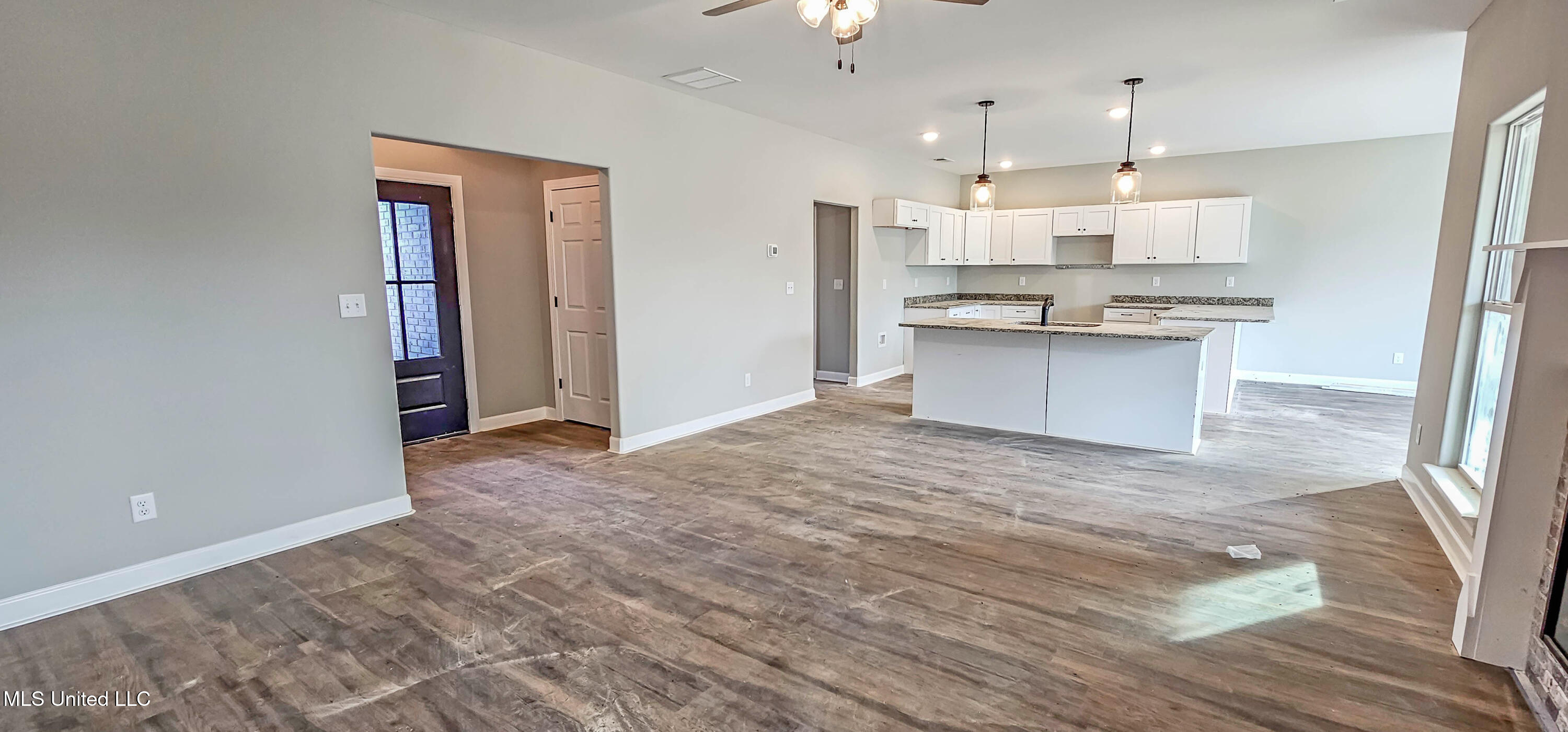 200 Rossville Road Holly Springs, MS 38635 - Photo 8 of 24 Great RM Opens to Kitchen