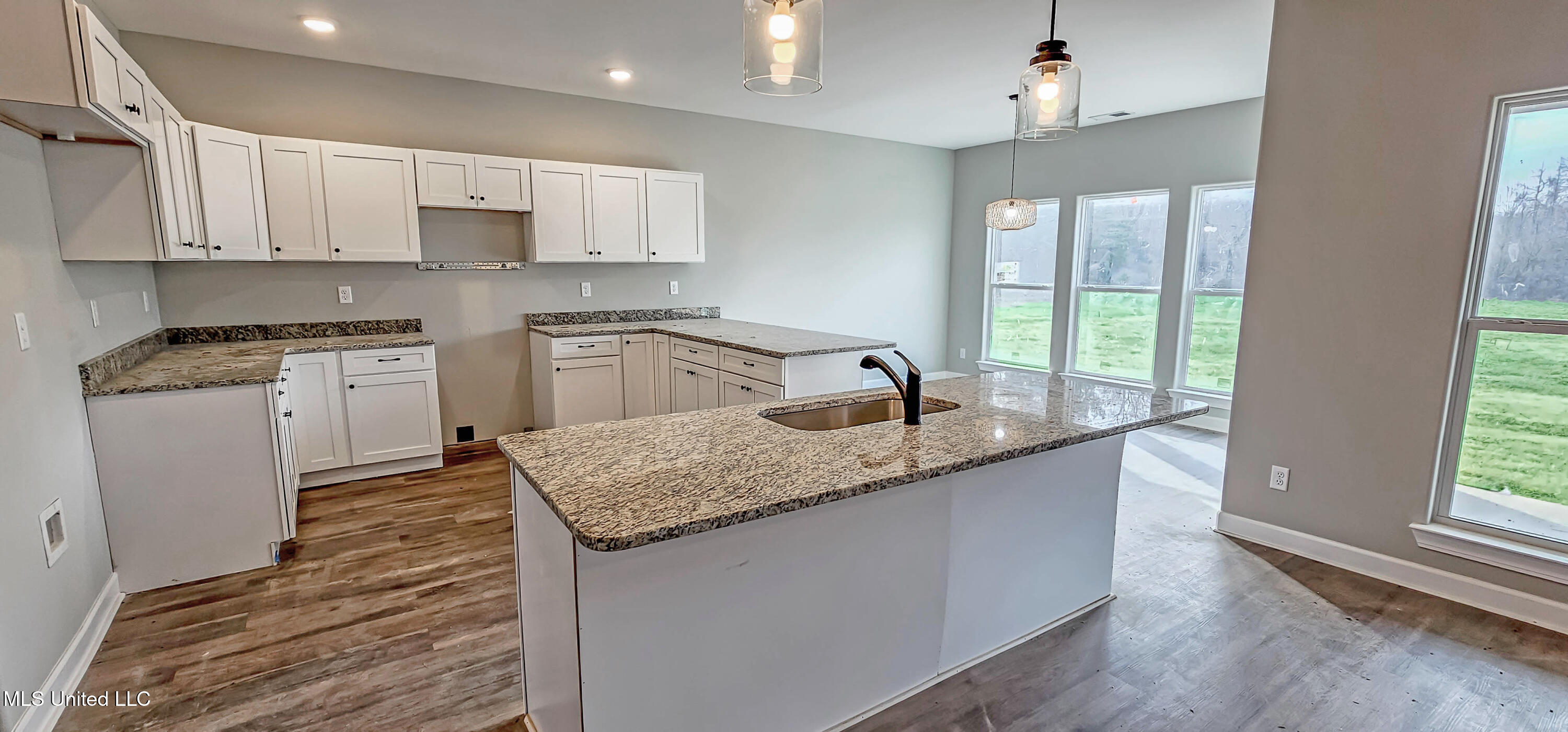200 Rossville Road Holly Springs, MS 38635 - Photo 10 of 24 Island with Seating