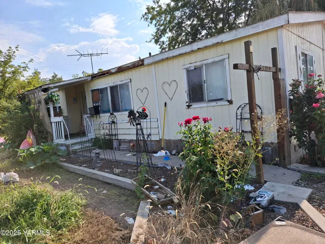 a front view of house with yard patio and outdoor seating