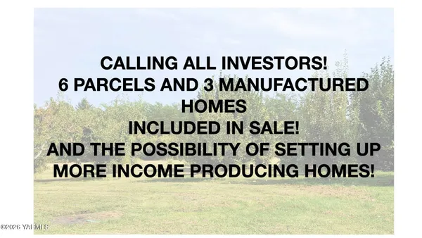 a sign that is sitting on a brick wall