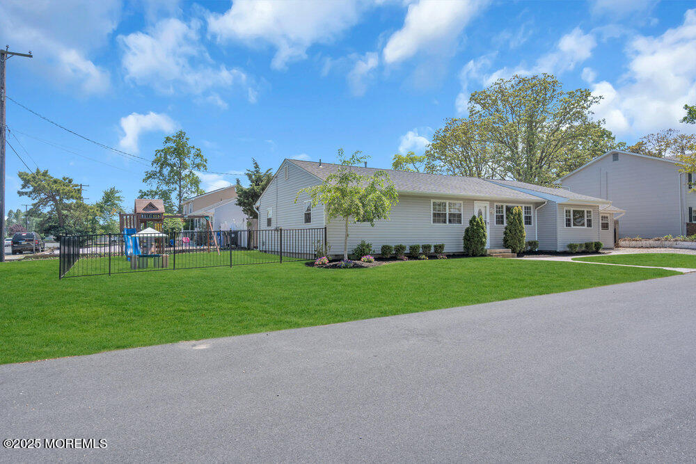 37 Bimini Road Brick, NJ 08723 - Photo 3 of 41 007_dsc07372-1_492