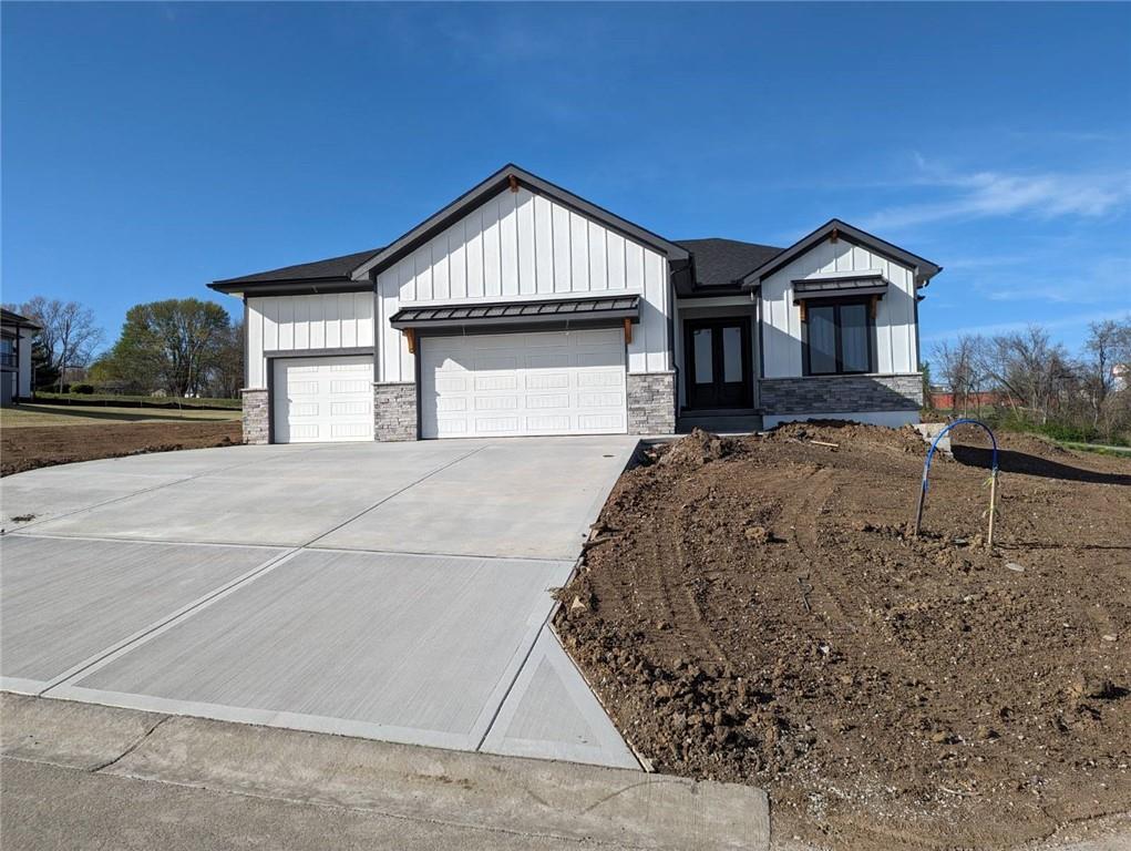 2701 Northeast Amanda Ln