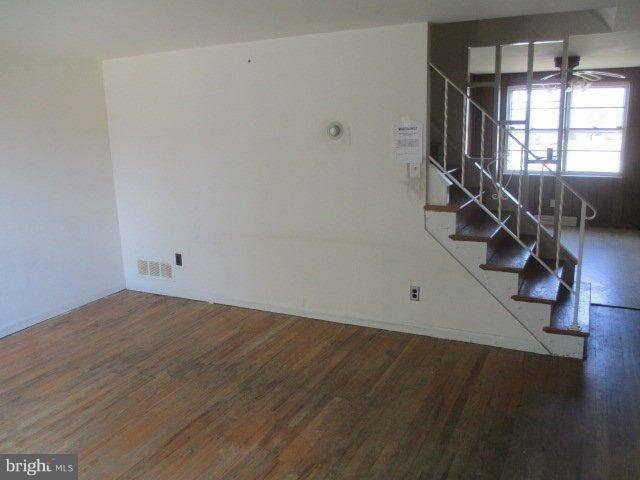5425 Bucknell Road Baltimore, MD 21206 - Photo 3 of 10 Living Room