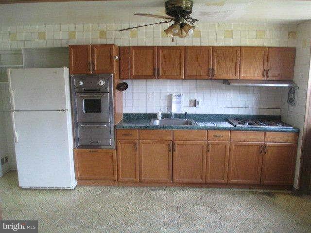 5425 Bucknell Road Baltimore, MD 21206 - Photo 4 of 10 Kitchen
