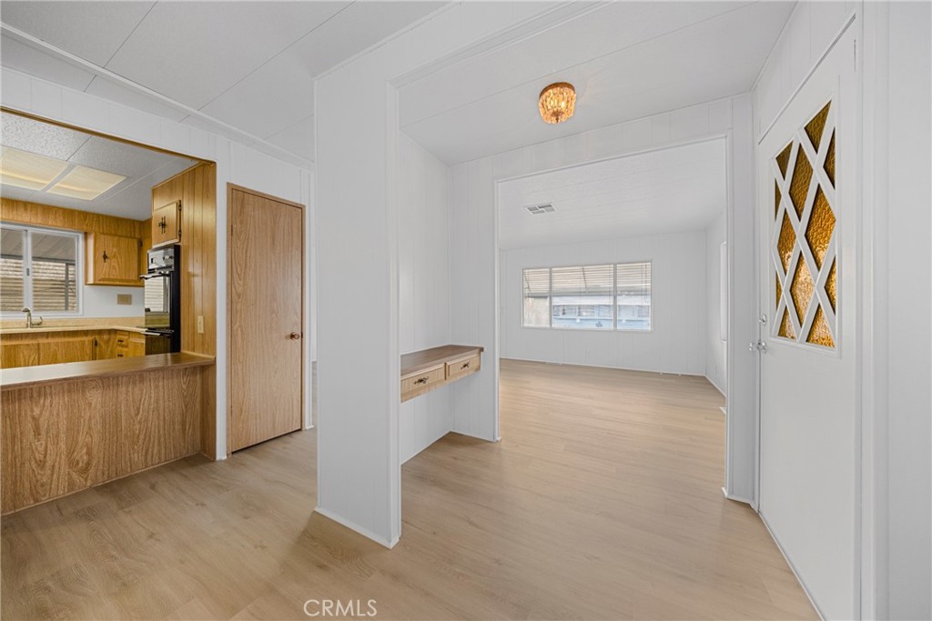 950 California Street, Unit 82 Calimesa, CA 92320 - Photo 33 of 49 a view of an empty room and window