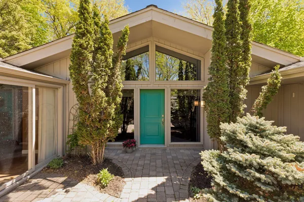 $950,000 | 4785 Bayswater Road, Shorewood, MN 55331