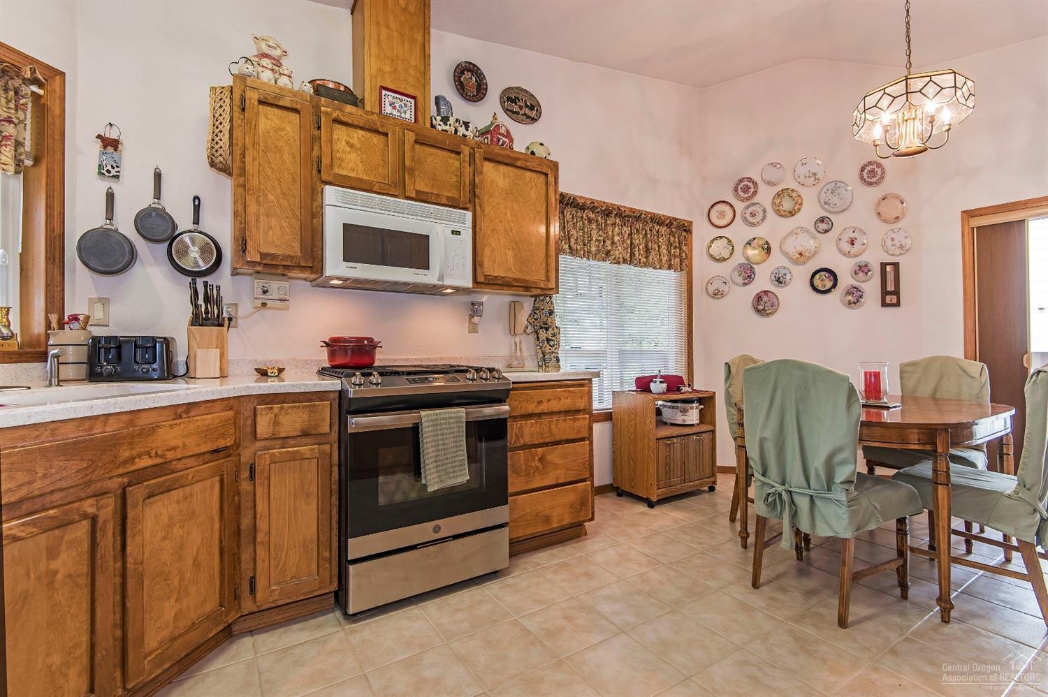 1862 Southwest Forest Ridge Avenue Bend, OR 97702 - Photo 5 of 15 Additional Photo