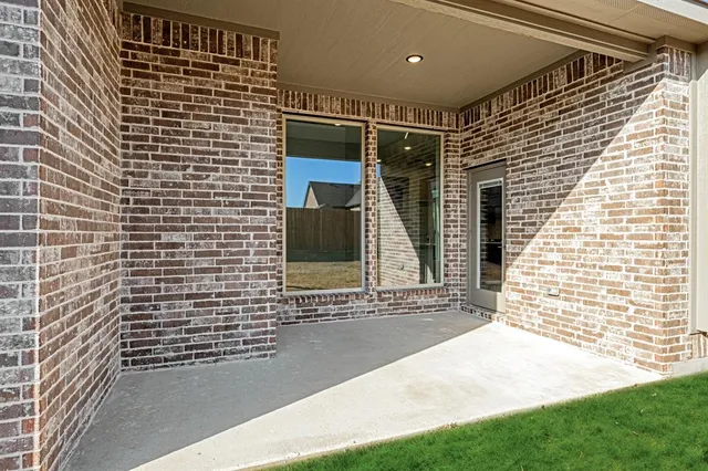 $430,000 | 175 Creekside Drive, Sanger, TX 76266