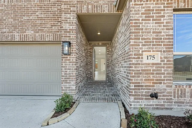 $430,000 | 175 Creekside Drive, Sanger, TX 76266