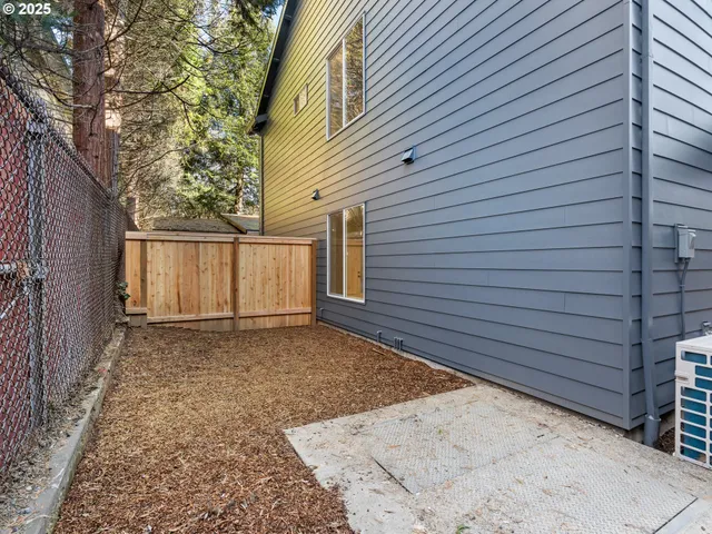 $319,900 | 1327 Northeast 46th Avenue, Unit 6, Portland, OR 97213