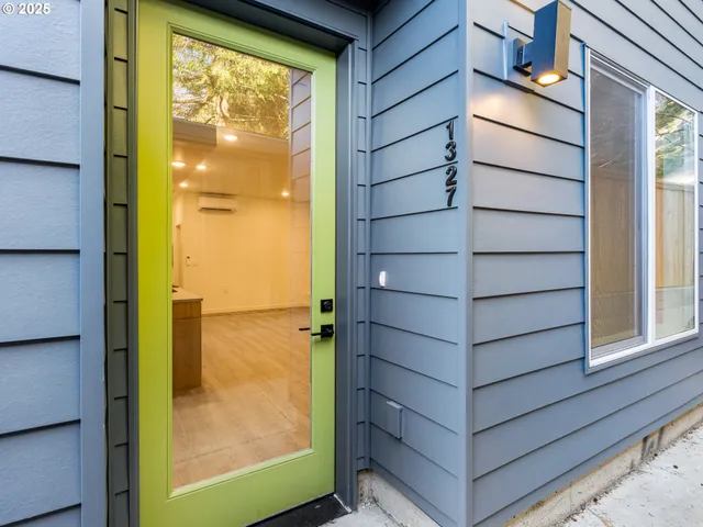 $319,900 | 1327 Northeast 46th Avenue, Unit 6, Portland, OR 97213