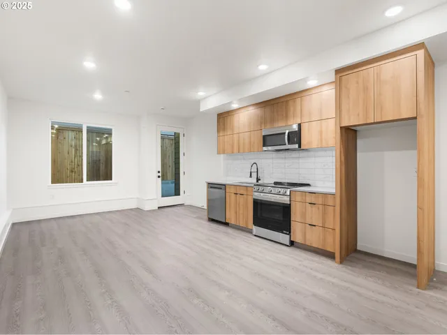 $319,900 | 1327 Northeast 46th Avenue, Unit 6, Portland, OR 97213