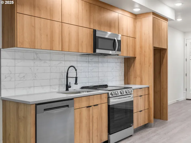 $319,900 | 1327 Northeast 46th Avenue, Unit 6, Portland, OR 97213