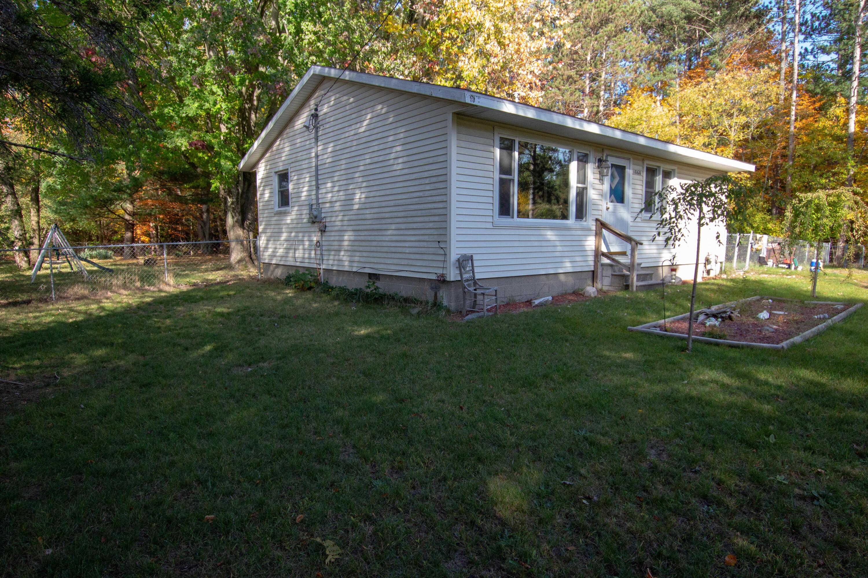 1060 West Tyler Road Muskegon, MI 49445 - Photo 3 of 17 1060 W Tyler_1210