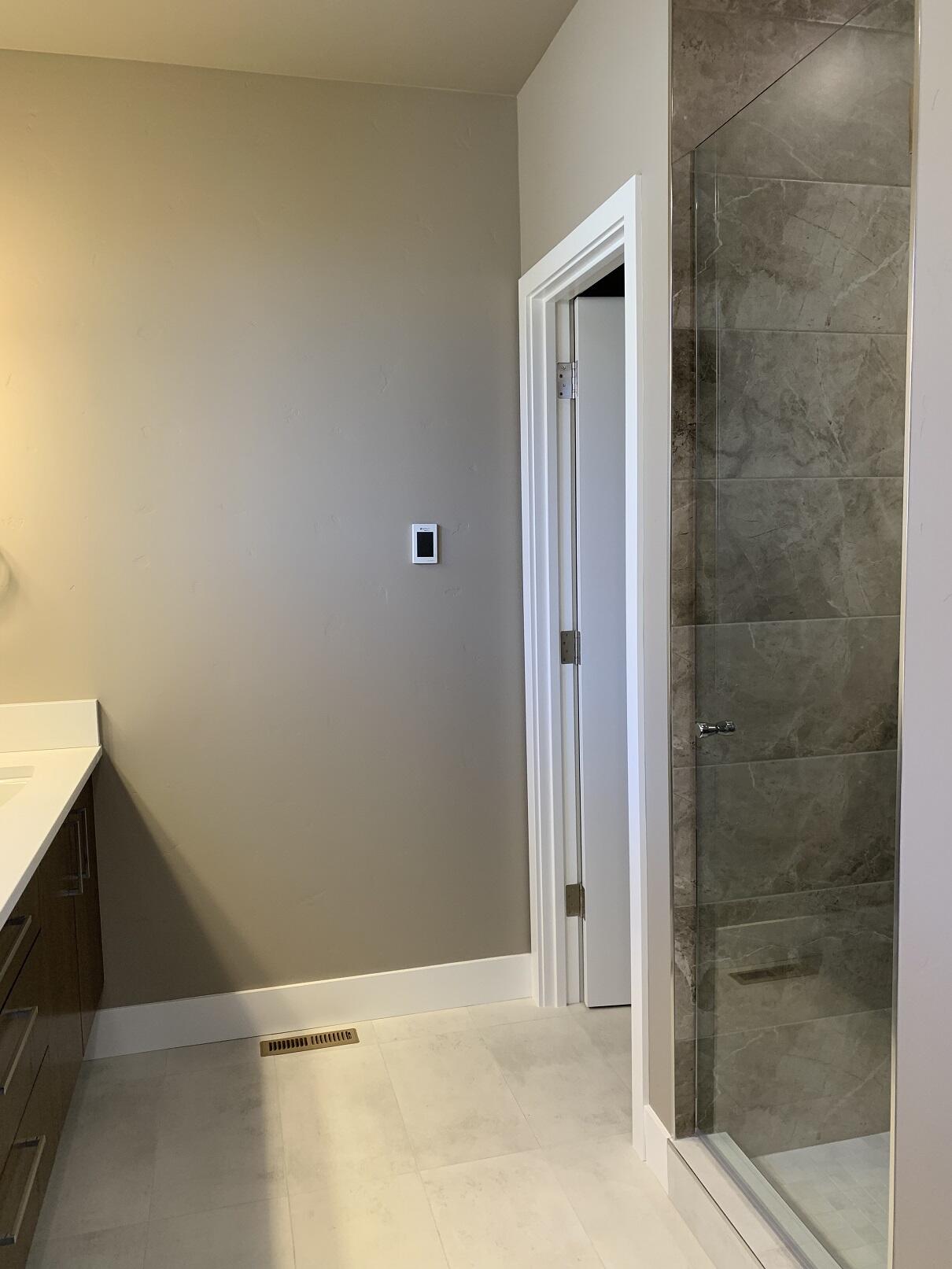19195 Gateway Loop Bend, OR 97702 - Photo 18 of 30 Primary bath