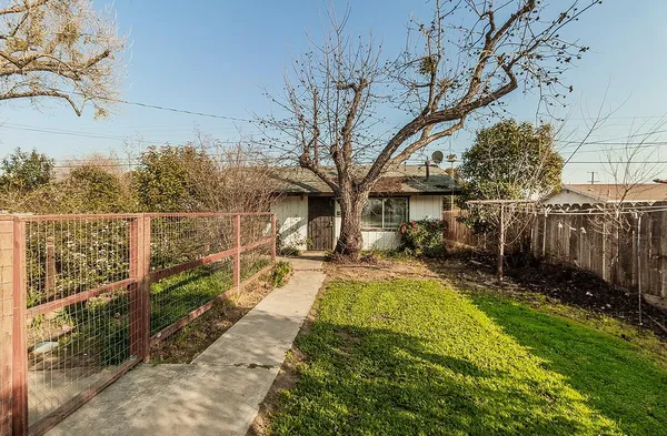 $399,000 | 836 12th Street, Orange Cove, CA 93646