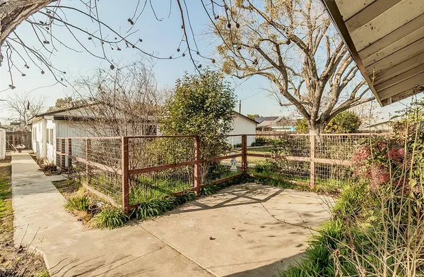$399,000 | 836 12th Street, Orange Cove, CA 93646
