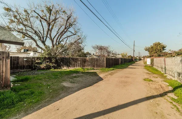 $399,000 | 836 12th Street, Orange Cove, CA 93646