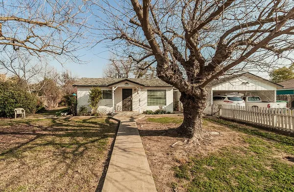 $399,000 | 836 12th Street, Orange Cove, CA 93646