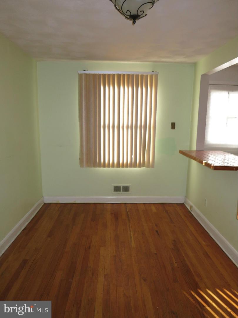 723 South Woodington Road Baltimore, MD 21229 - Photo 4 of 9 Dining Room