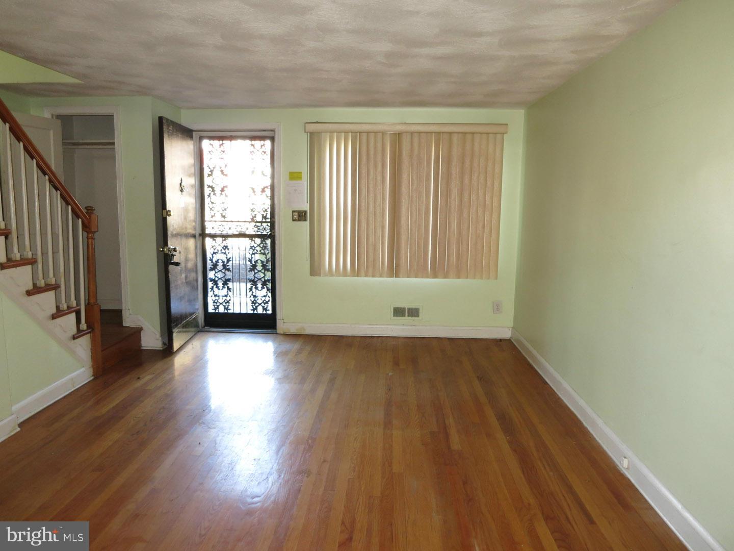 723 South Woodington Road Baltimore, MD 21229 - Photo 5 of 9 Living Room