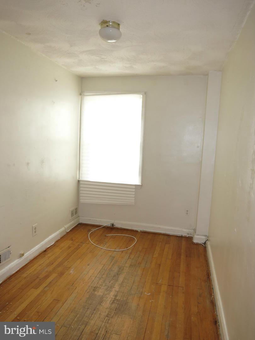 723 South Woodington Road Baltimore, MD 21229 - Photo 6 of 9 Bedroom