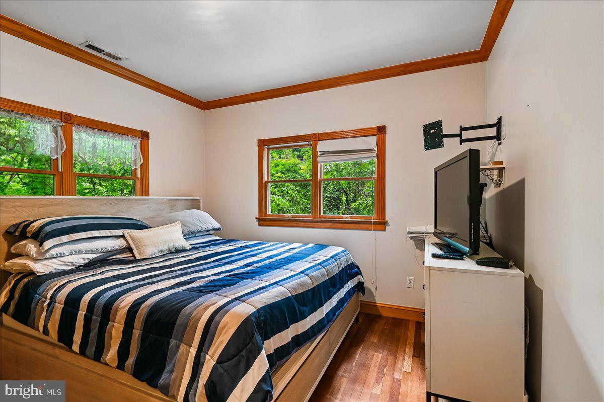 300 Magothy Bridge Road Pasadena, MD 21122 - Photo 105 of 117 Guest House Bedroom 1