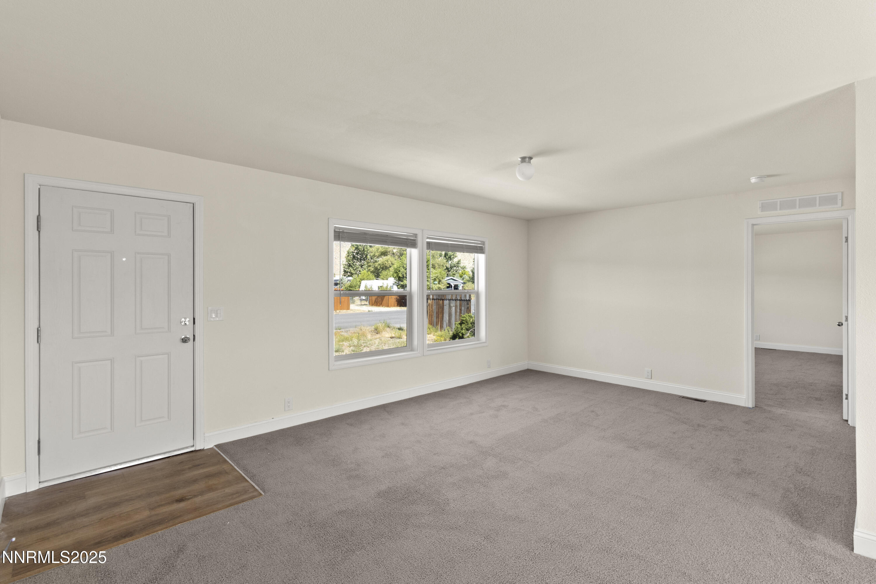 4040 Goldfinch Drive Reno, NV 89508 - Photo 3 of 24 4040 Goldfinch Dr 04