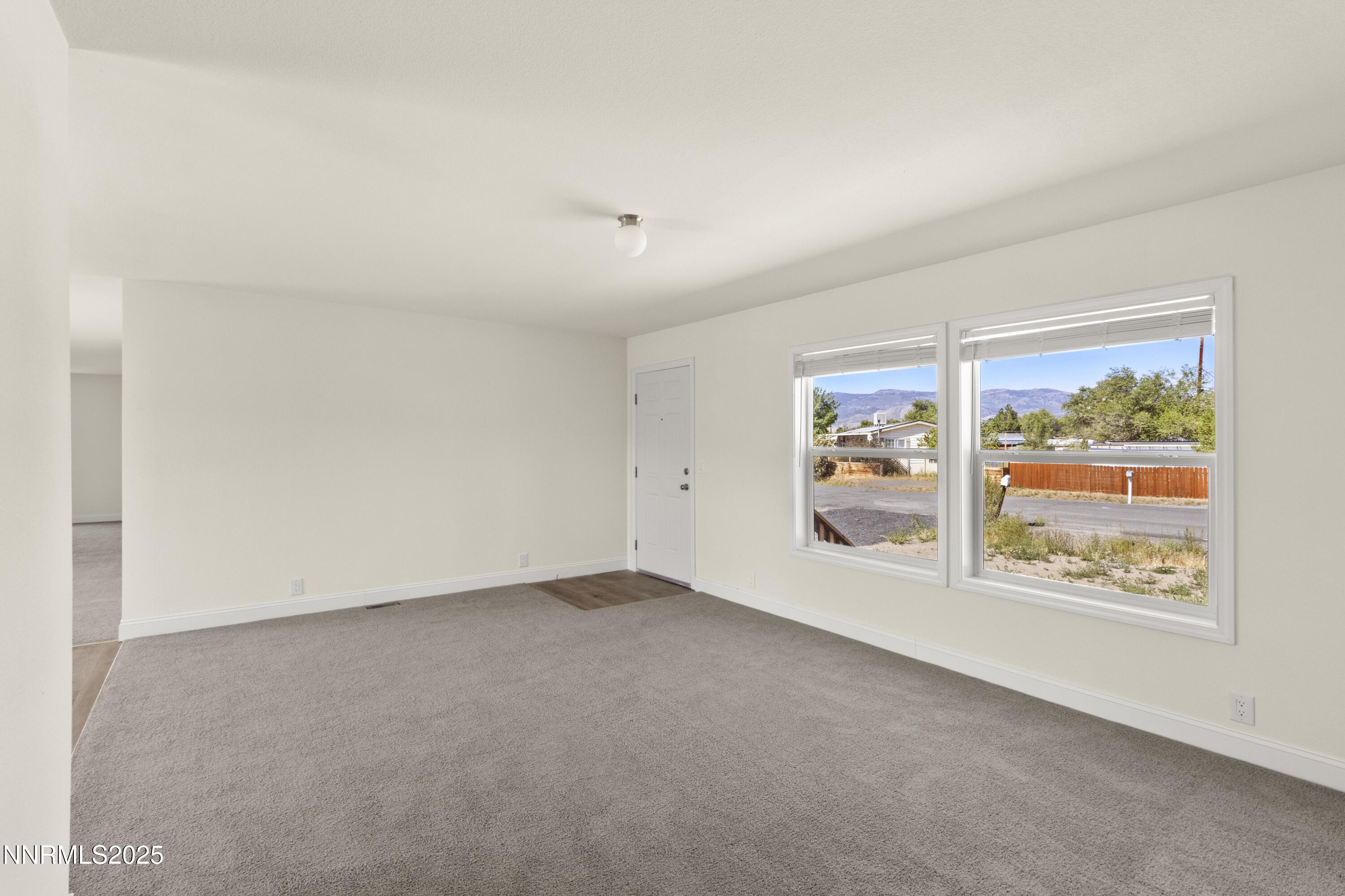 4040 Goldfinch Drive Reno, NV 89508 - Photo 4 of 24 4040 Goldfinch Dr 05