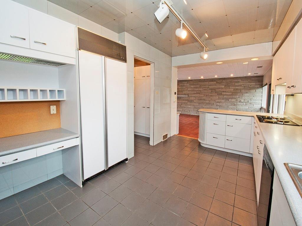 901 West Waldheim Road Fox Chapel, PA 15215 - Photo 5 of 24 Gallery Image 5