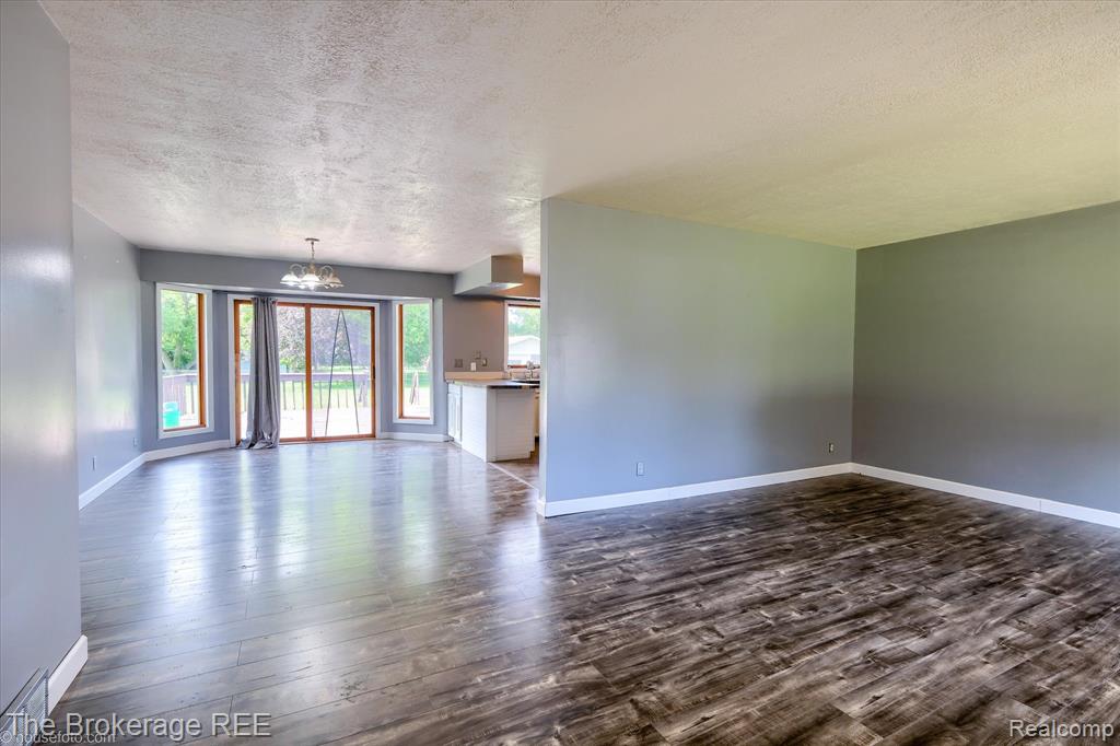 5495 East Coldwater Road Flint, MI 48506 - Photo 11 of 44