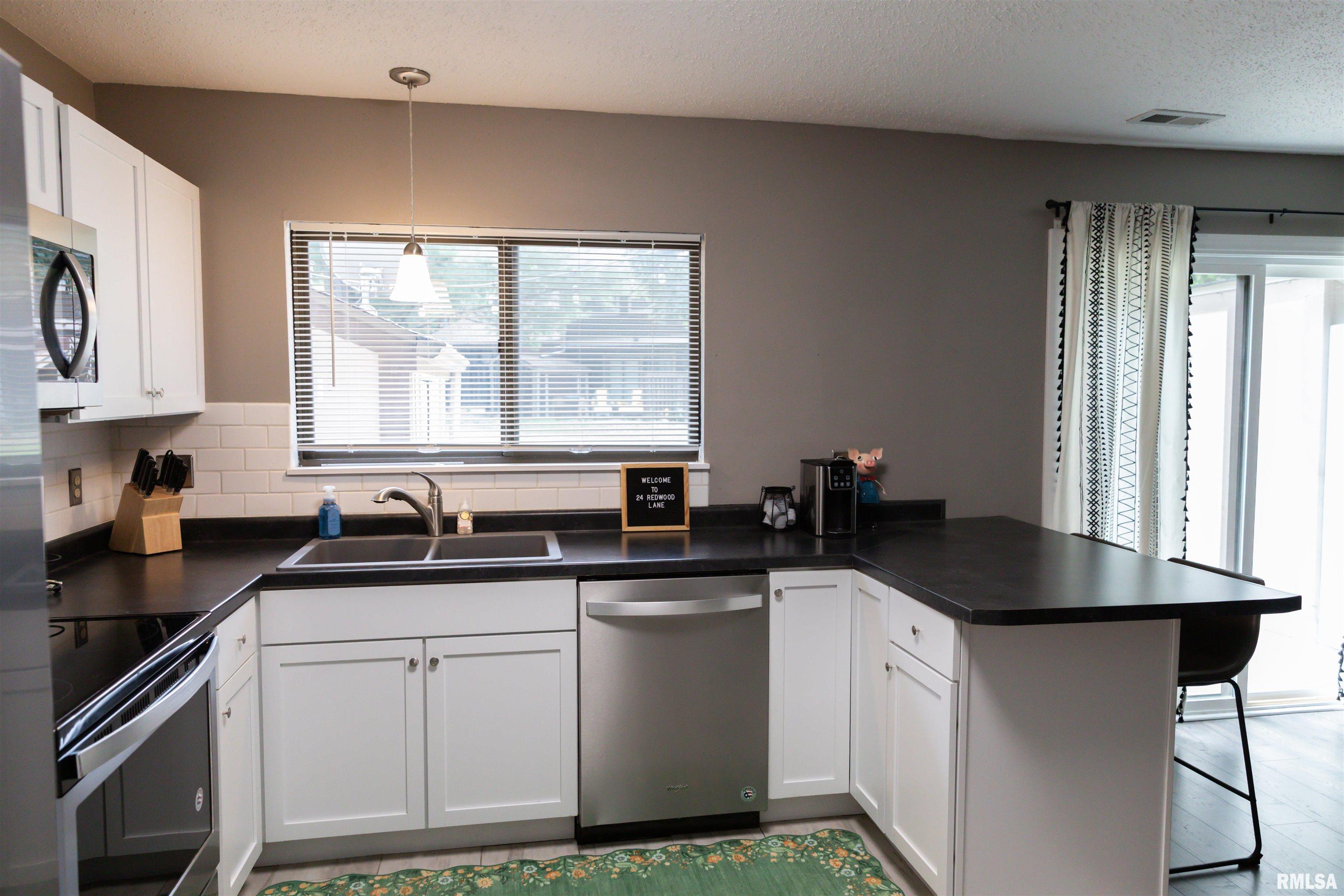 24 Redwood Lane Springfield, IL 62704 - Photo 13 of 29 Gallery Image 13