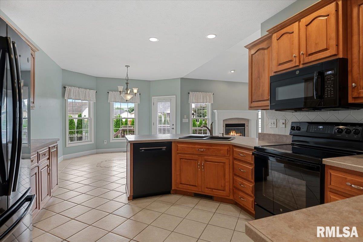 517 Heathrow Lane Rochester, IL 62563 - Photo 17 of 56
