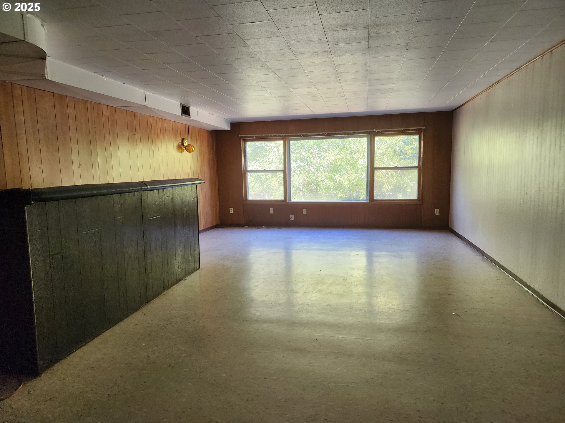 4081 Hawthorne Avenue Northeast Salem, OR 97301 - Photo 13 of 25 an empty room with windows and closet