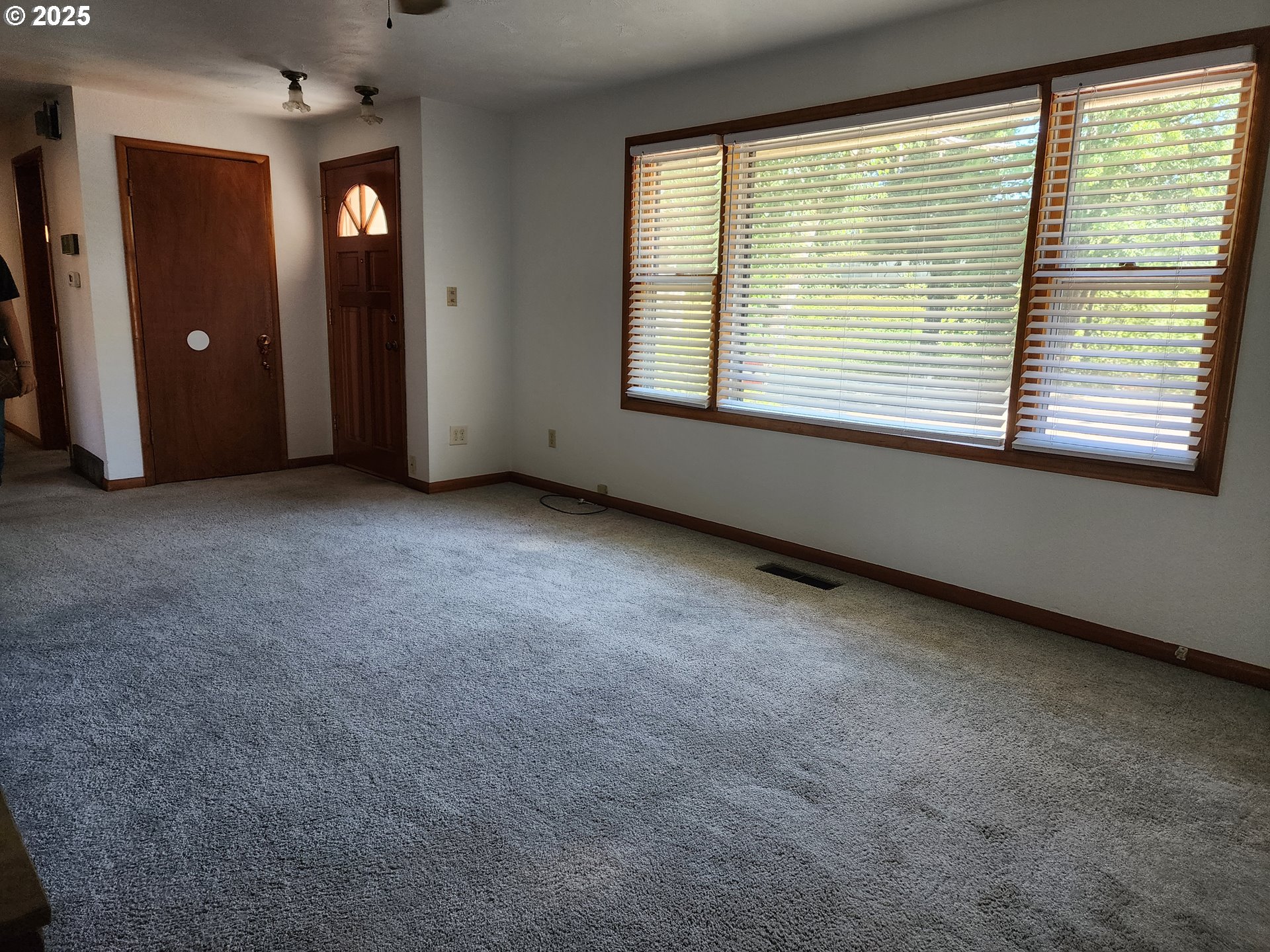 4081 Hawthorne Avenue Northeast Salem, OR 97301 - Photo 6 of 25 an empty room with windows and closet