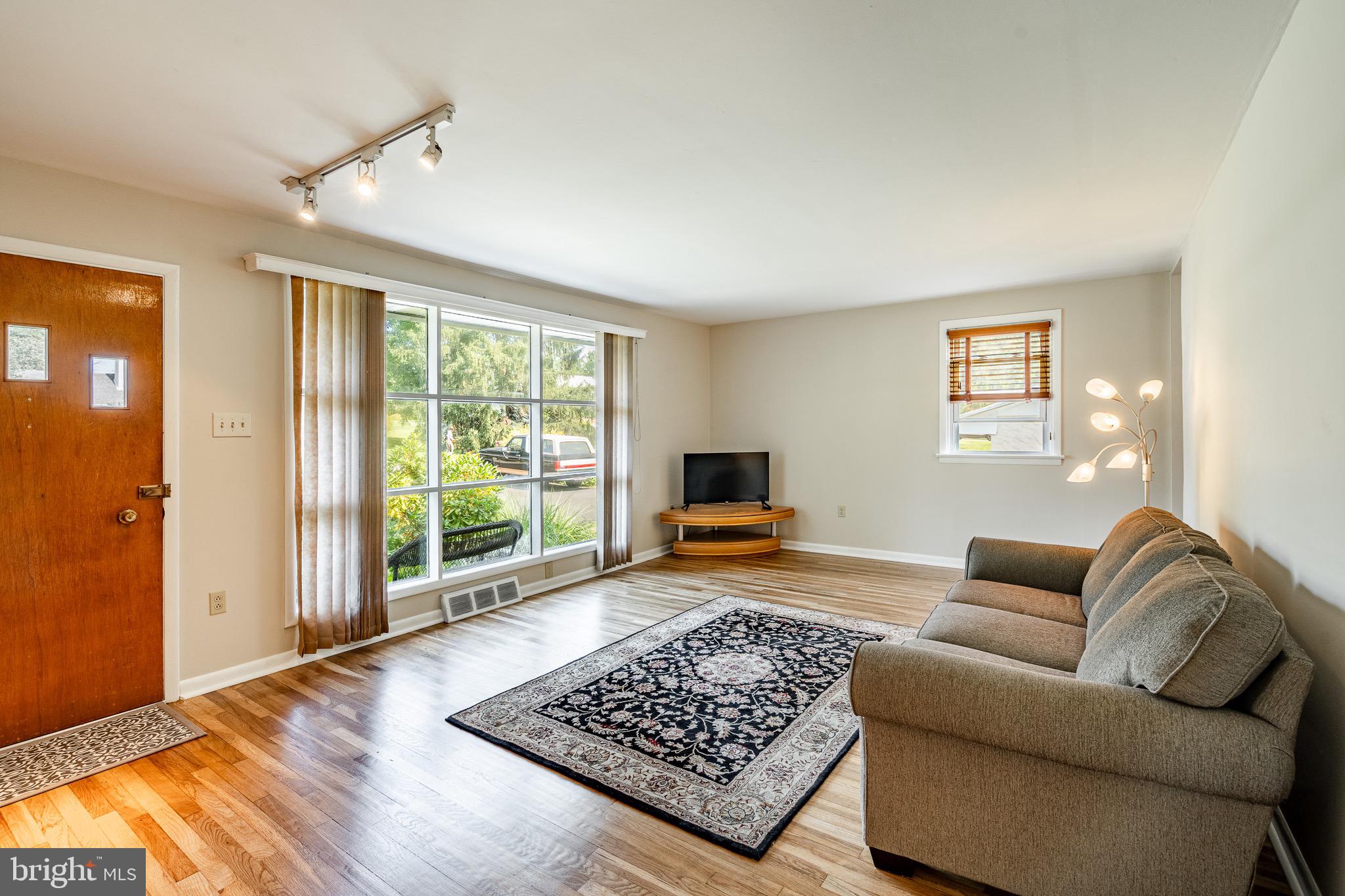 16 Benburb Road Phoenixville, PA 19460 - Photo 5 of 48